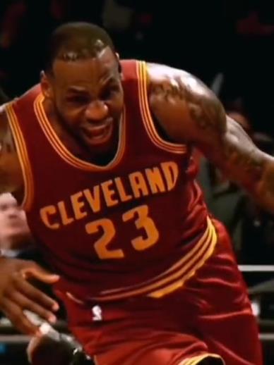 老詹這恐怖的大體格，完美詮釋什么叫“人型坦克”！